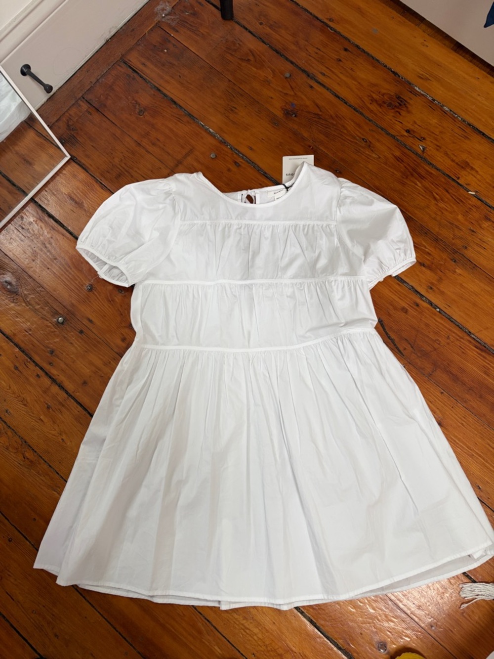 Glamorous White Tiered Mini Dress with Puff Sleeves